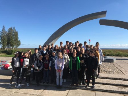 Местной администрацией МО п. Песочный 10 сентября организована экскурсия для учащихся школы № 466 по легендарной Дороге жизни